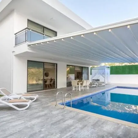A Luxury With Private Pool, Jacuzzi, Sauna- Myra